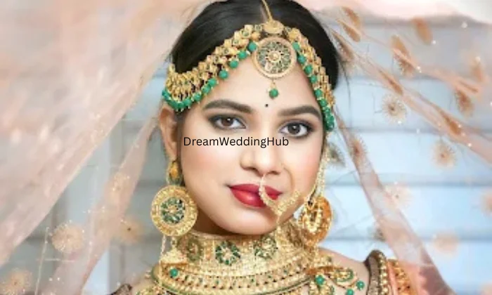 The Mirror Beauty Salon